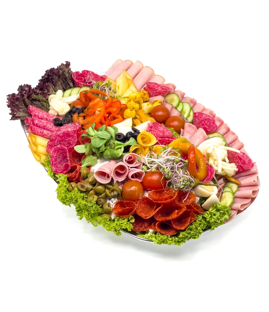 Malá obložená misa so šalátom